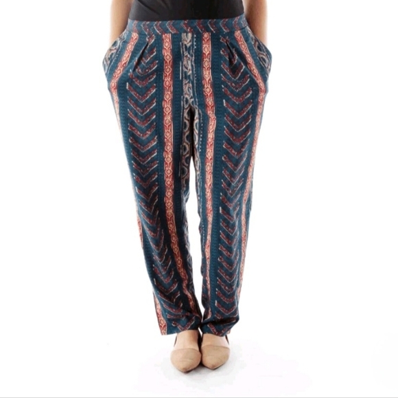 Lauren Ralph Lauren Dress Pants Red Navy Tribal Straight Leg Pull On sz 8 Petite - Picture 3 of 8